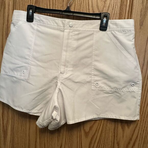 White Cargo Shorts with Relaxed Fit and Belt Loops - Picture 1 of 7